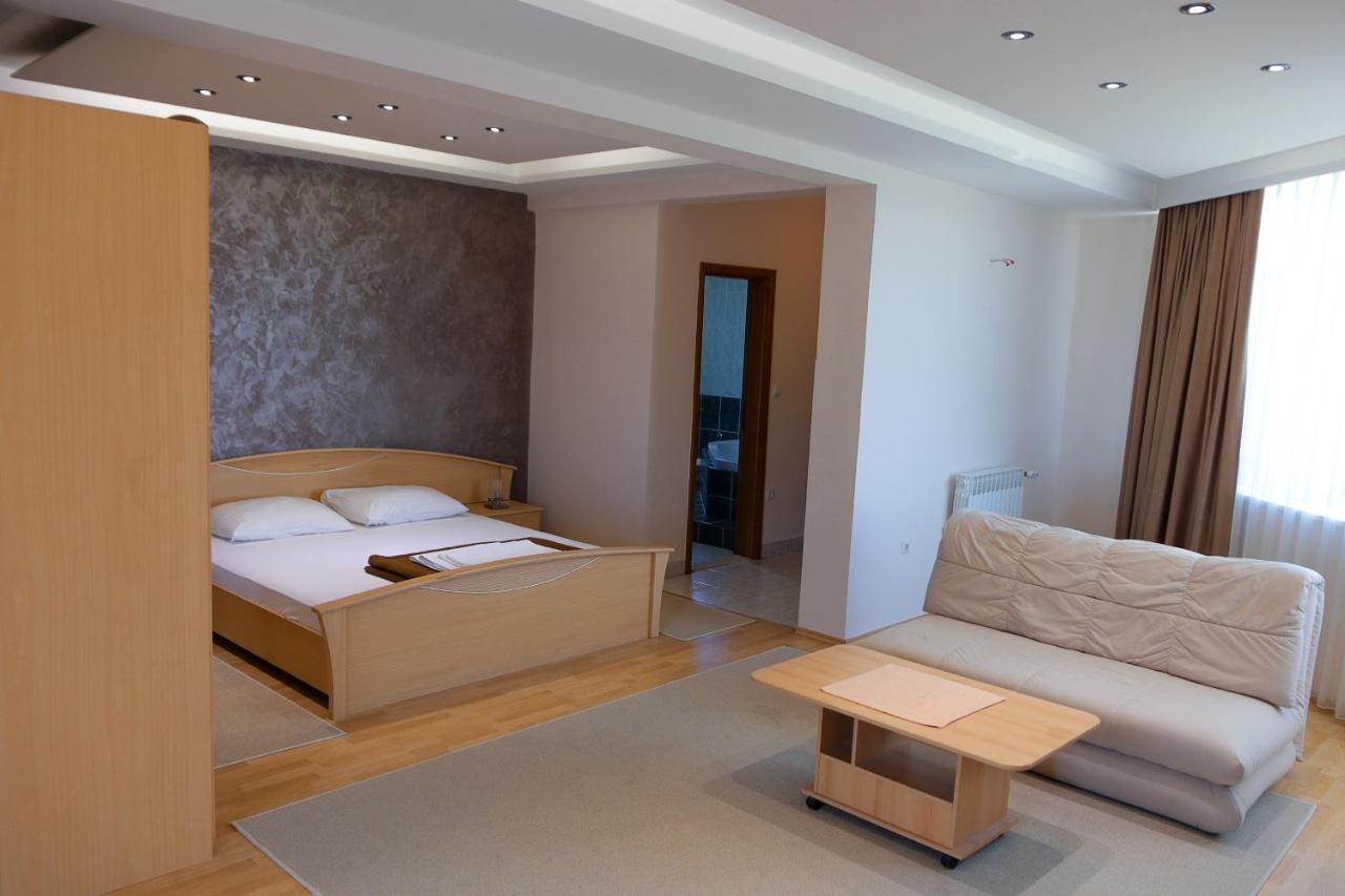 كابليينا Motel Lav المظهر الخارجي الصورة