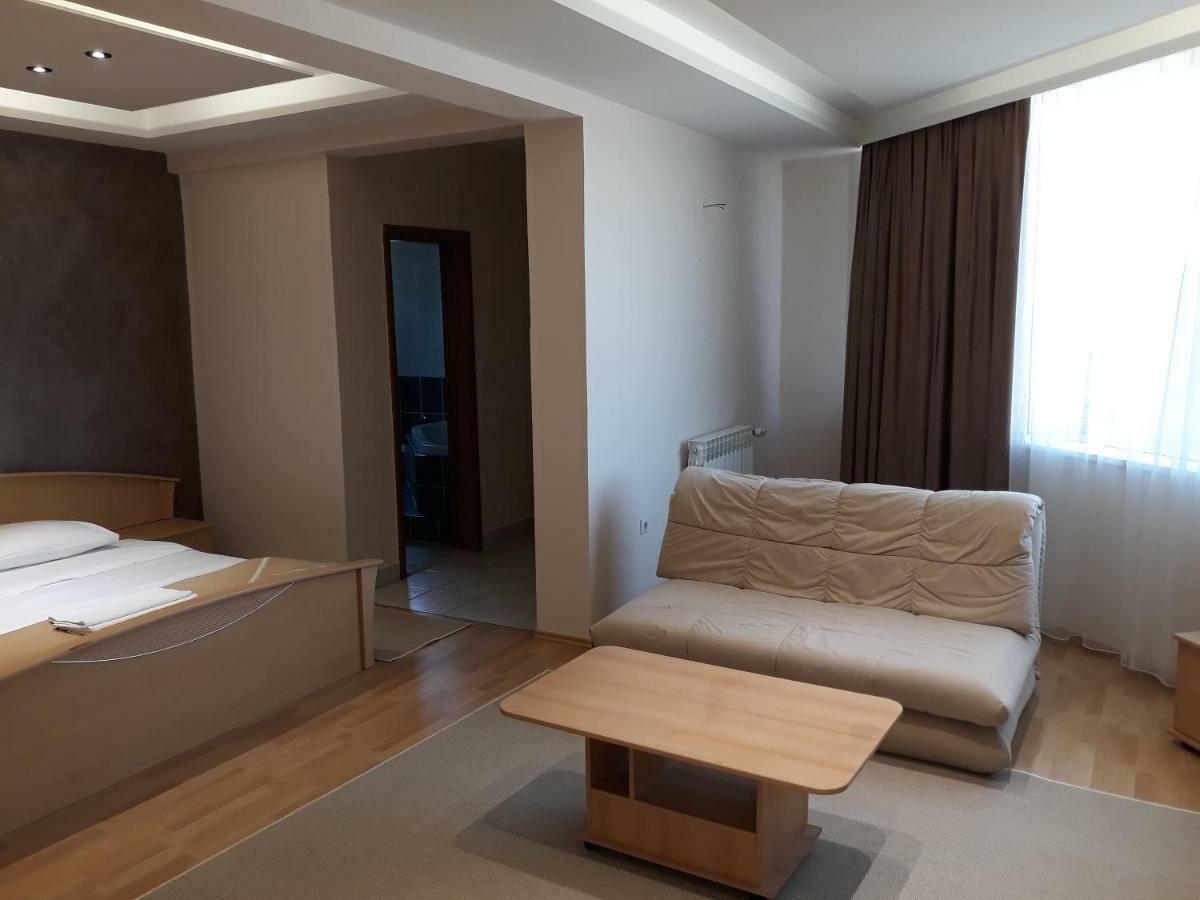 كابليينا Motel Lav المظهر الخارجي الصورة